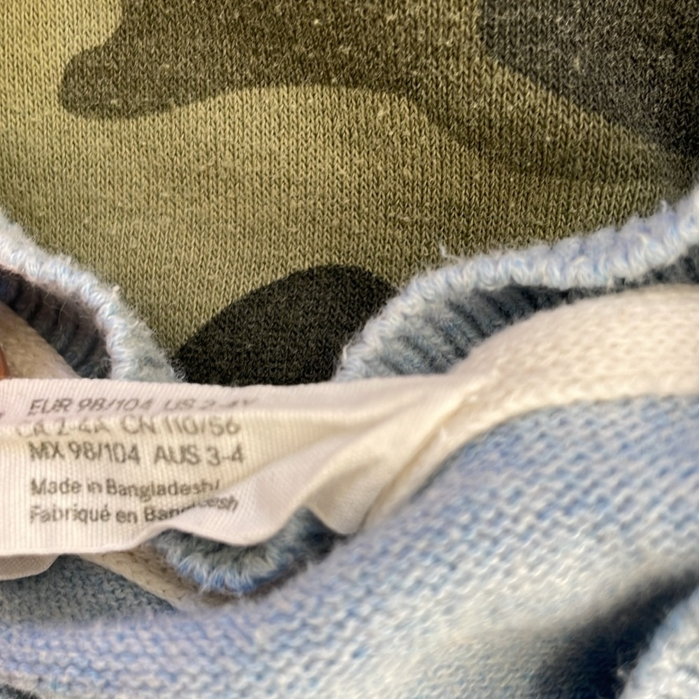 Bundle of 3-4T clothes - Picture 9 of 10